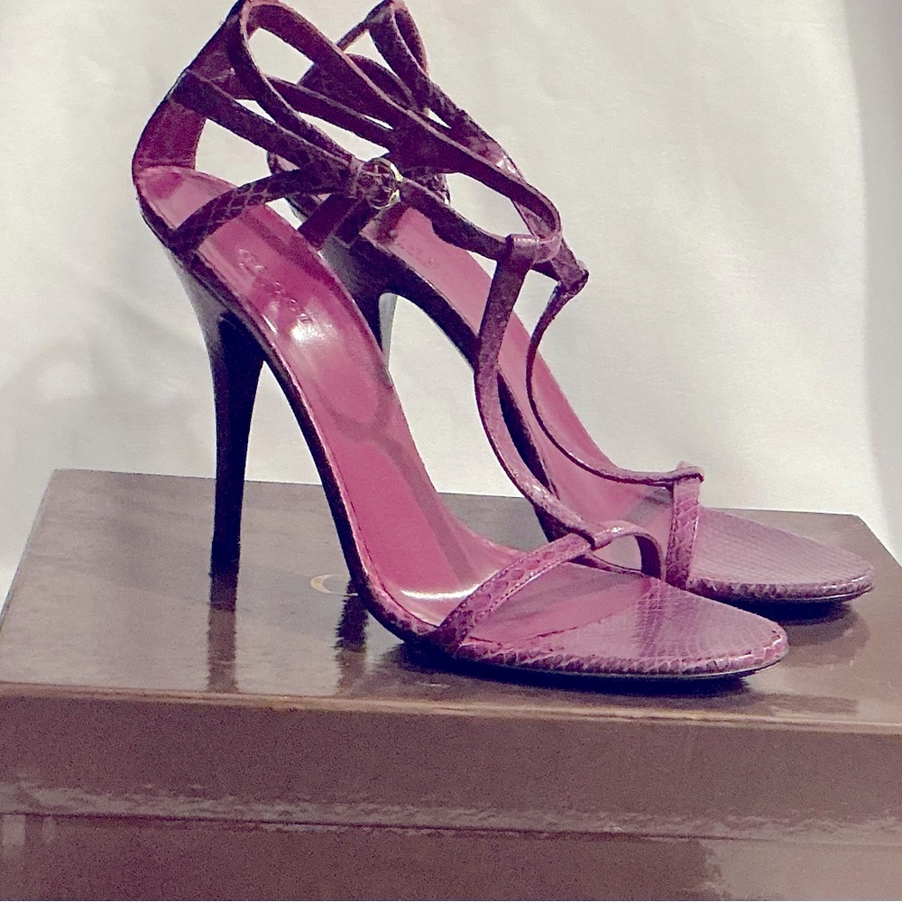 New Women’s GUCCI Sand Pelle S Cuoio Porppora Strappy Heel size 8.5B